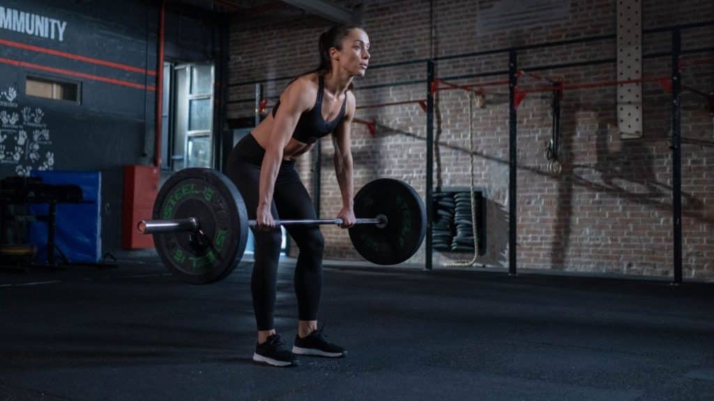 Dumbbell RDL vs Barbell RDL – Which Builds Better Glutes and Hamstrings?