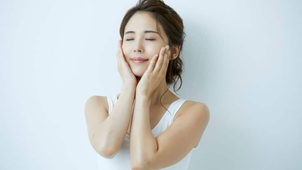 Baby Oil for Youthful Skin: Here's Why It Works