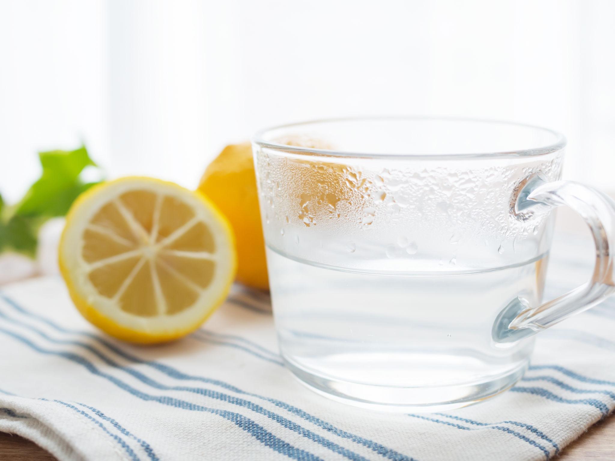 Drinking Warm Water With Lemon and Salt First Thing in the Morning